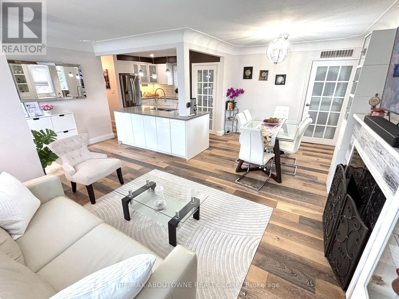 Single Family at 2105 Maplewood Drive, Burlington (Brant), Ontario - Photo 10 - RE/MAX Garden City Realty