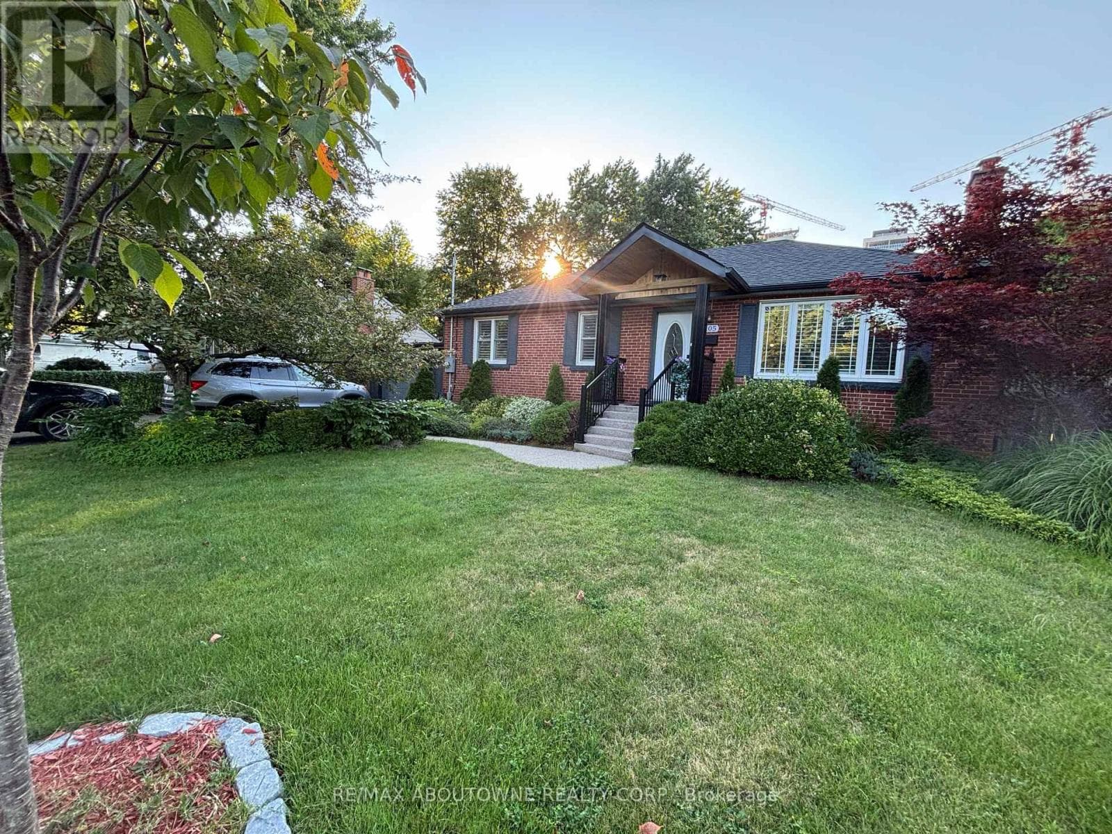 Single Family at 2105 Maplewood Drive, Burlington (Brant), Ontario - Photo 3 - RE/MAX Garden City Realty