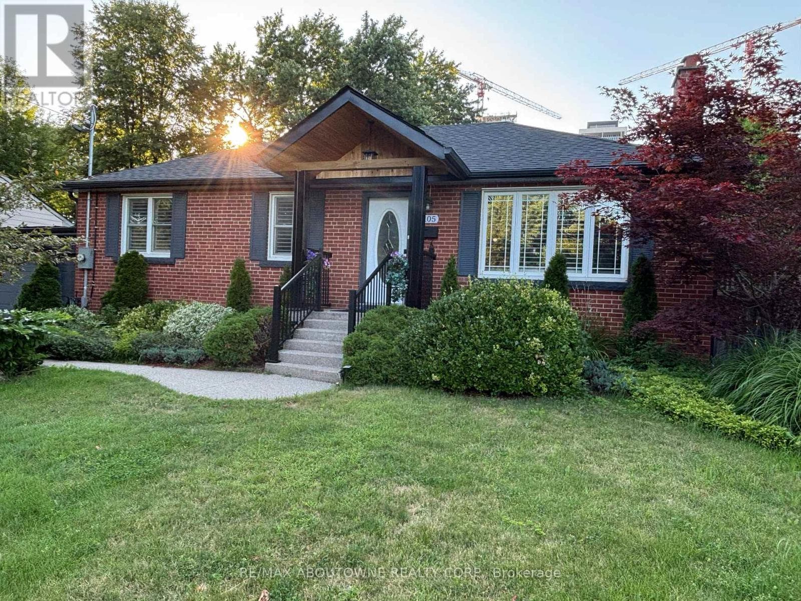 Single Family at 2105 Maplewood Drive, Burlington (Brant), Ontario - Photo 4 - RE/MAX Garden City Realty
