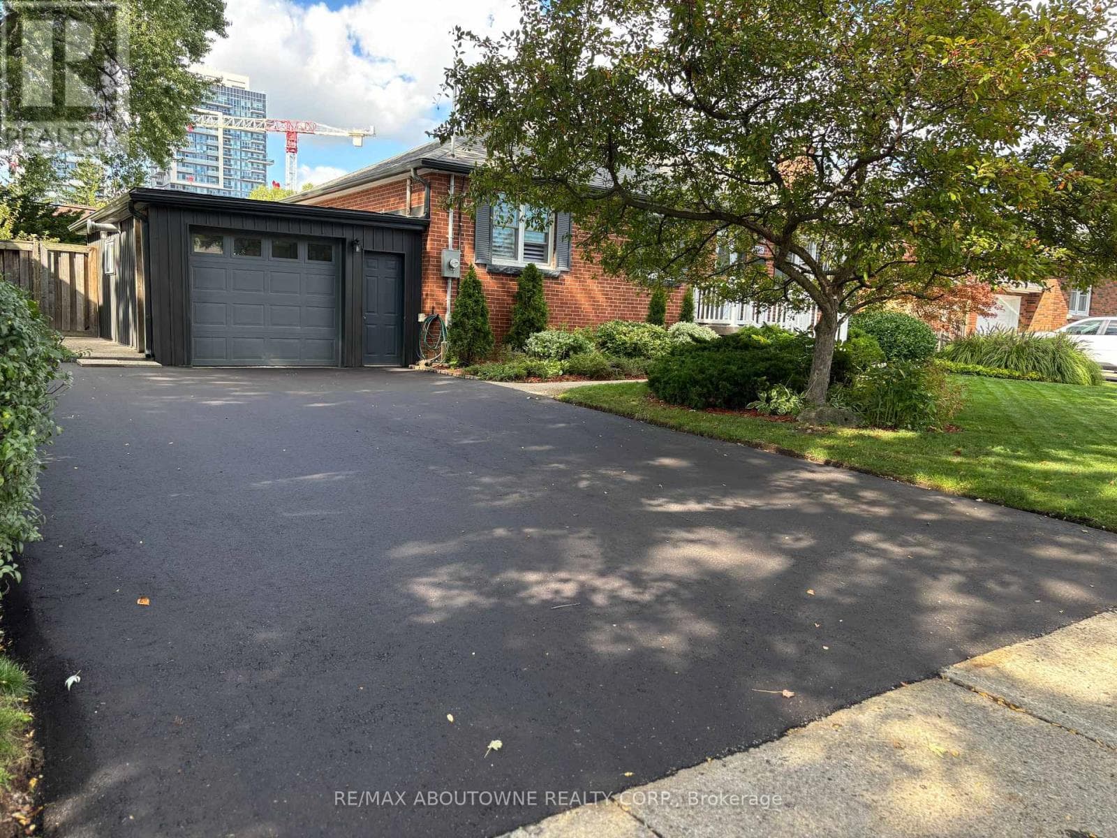 Single Family at 2105 Maplewood Drive, Burlington (Brant), Ontario - Photo 6 - RE/MAX Garden City Realty