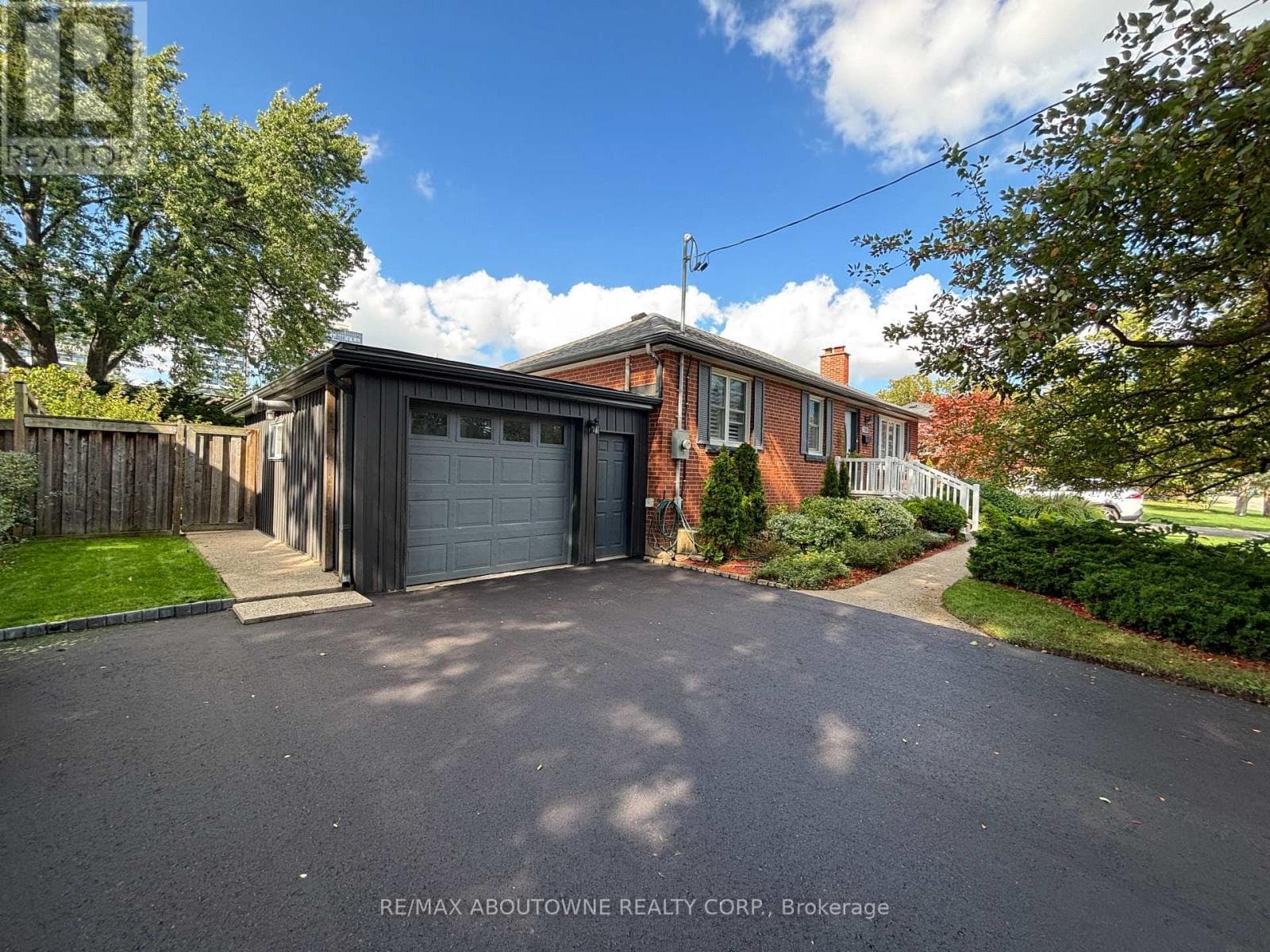 Single Family at 2105 Maplewood Drive, Burlington (Brant), Ontario - Photo 7 - RE/MAX Garden City Realty