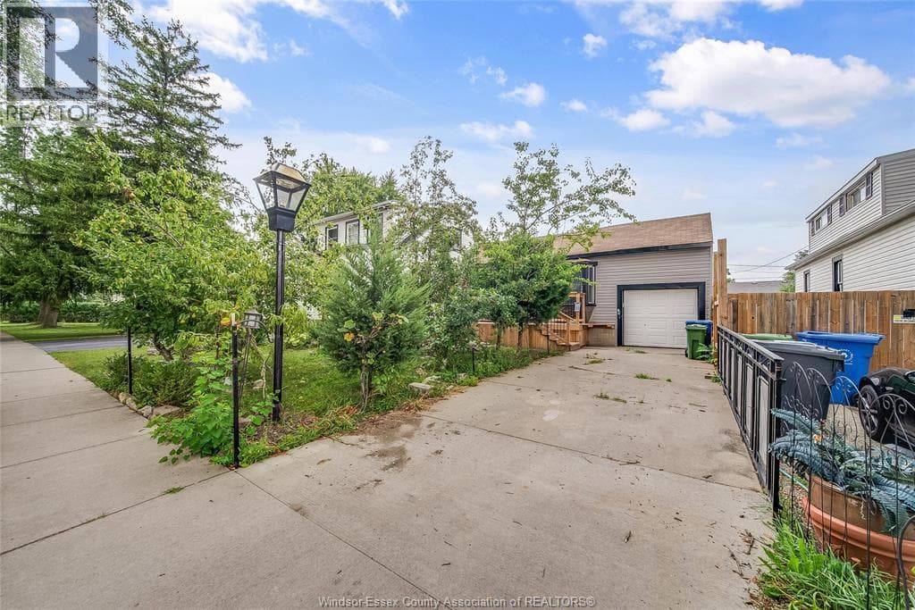 Single Family at 2616 PARENT, Windsor, Ontario - Photo 4 - RE/MAX Garden City Realty