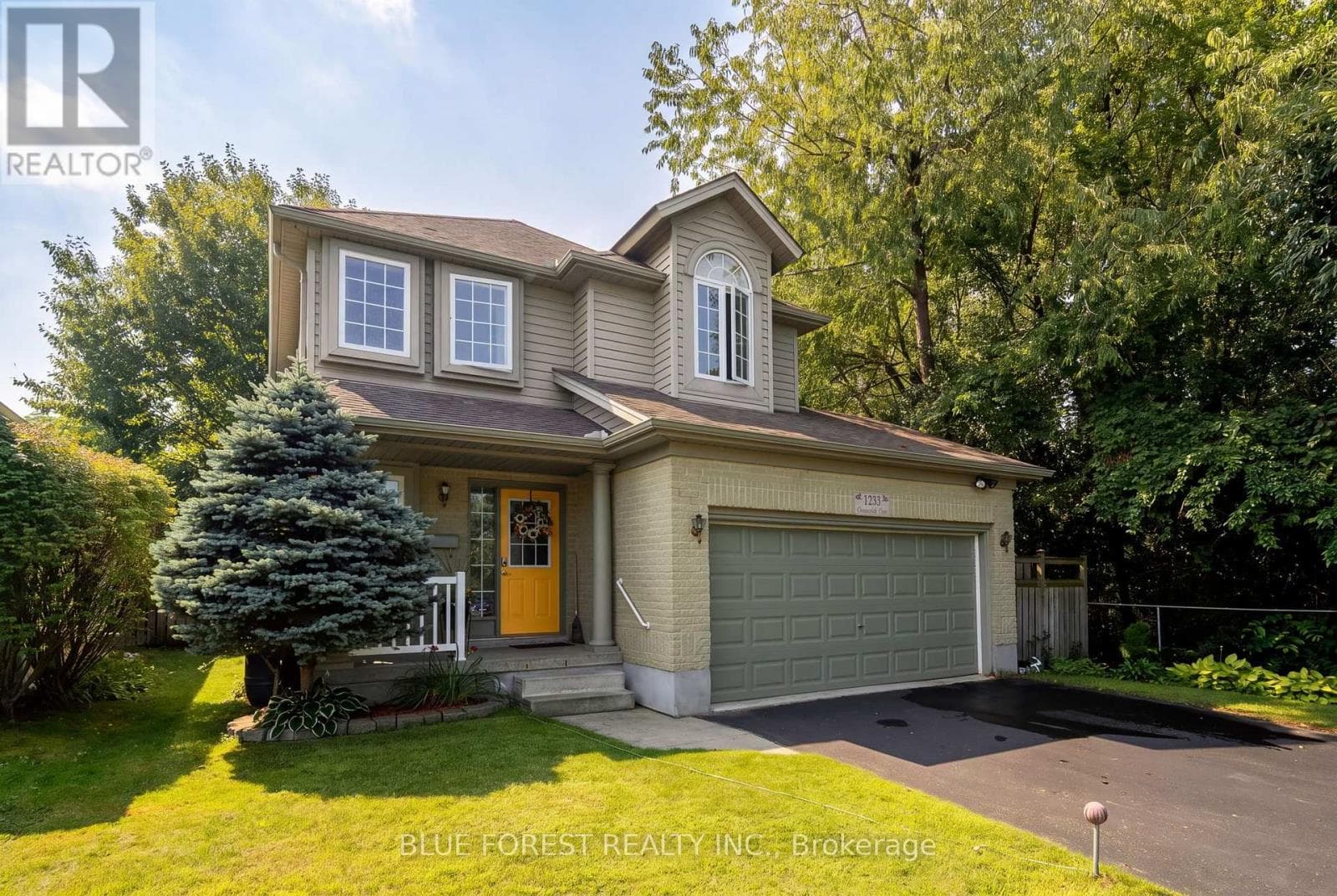 1233 Crosscreek Crescent