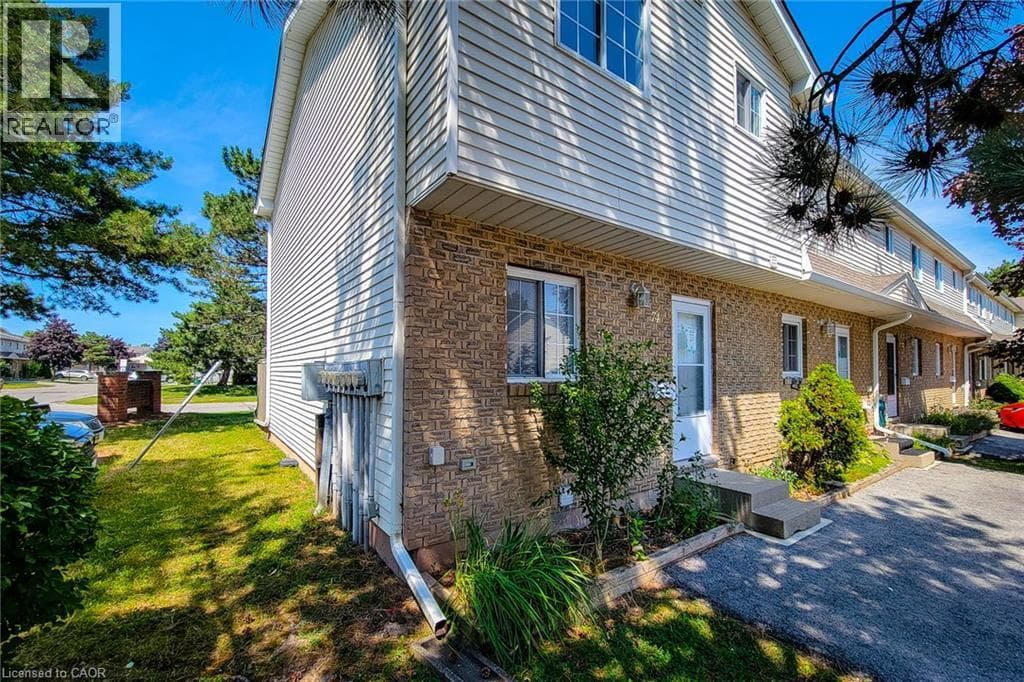 Single Family at 74- 8136 COVENTRY Road, Niagara Falls, Ontario - Photo 4 - RE/MAX Garden City Realty