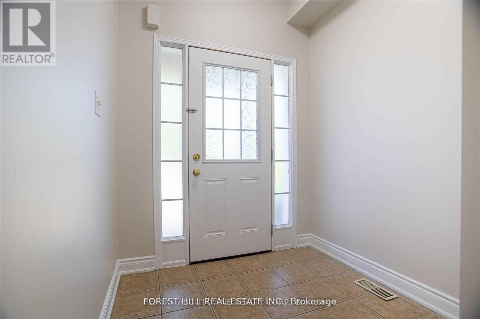 Single Family at 576 Courtney Valley Road, Mississauga (East Credit), Ontario - Photo 4 - RE/MAX Garden City Realty