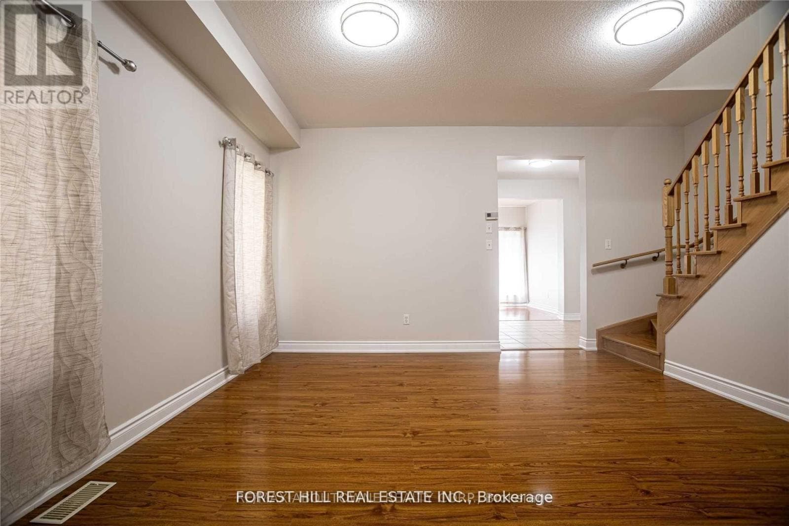Single Family at 576 Courtney Valley Road, Mississauga (East Credit), Ontario - Photo 5 - RE/MAX Garden City Realty