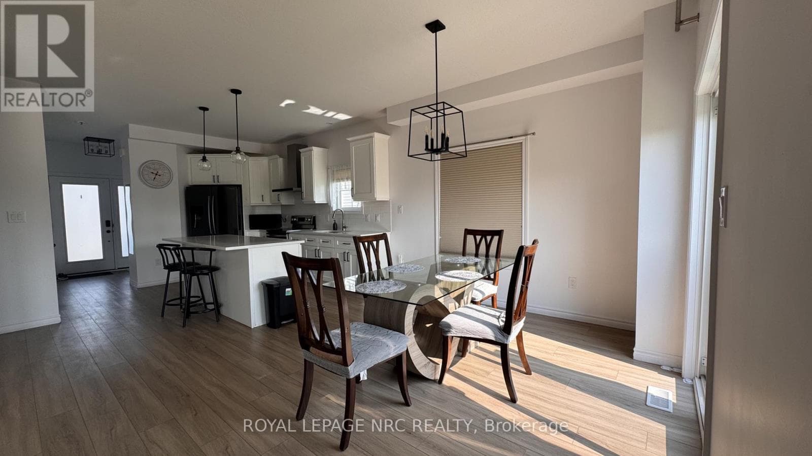Single Family at 18 King Street, Fort Erie (Lakeshore), Ontario - Photo 7 - RE/MAX Garden City Realty