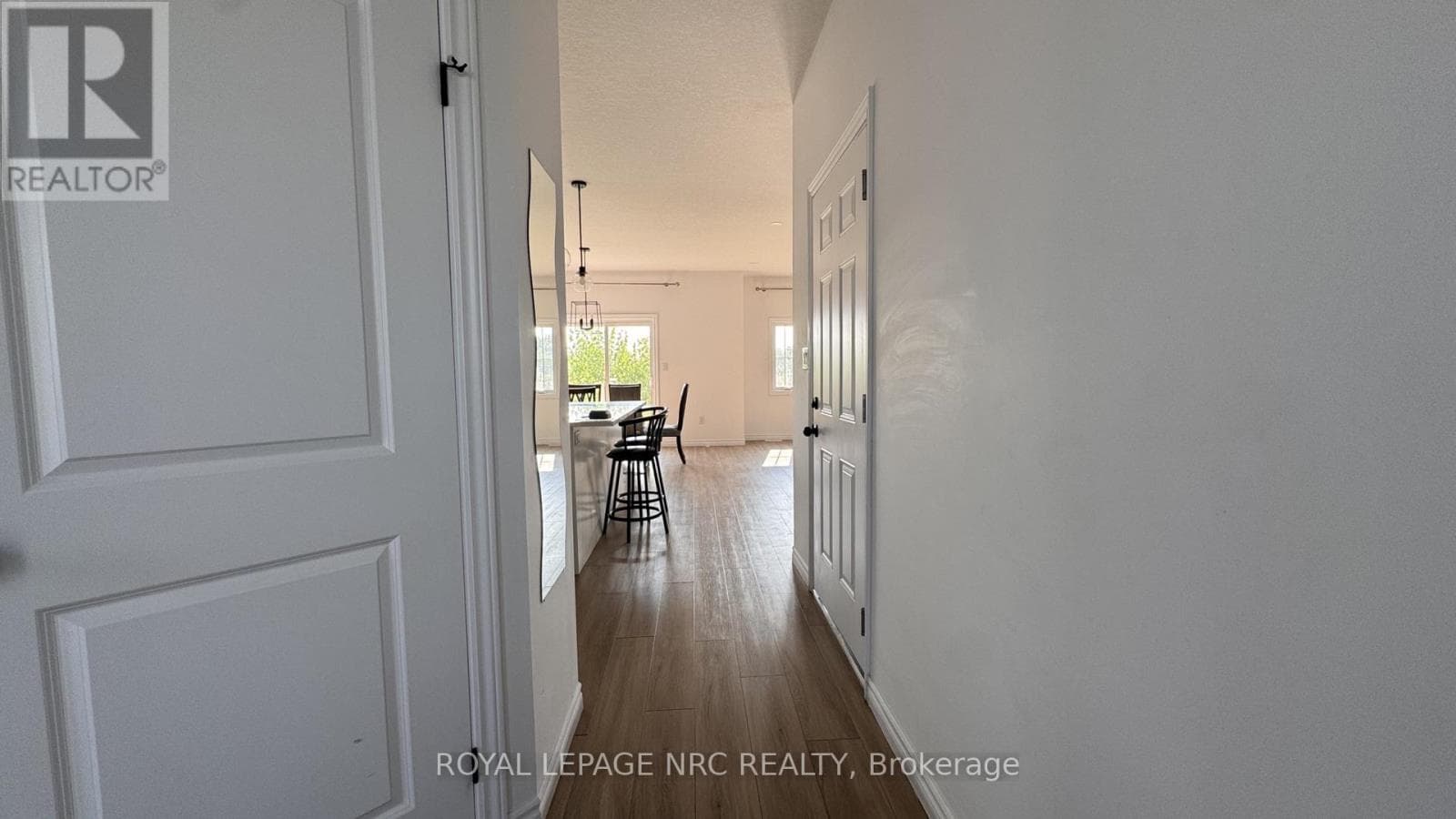 Single Family at 18 King Street, Fort Erie (Lakeshore), Ontario - Photo 4 - RE/MAX Garden City Realty