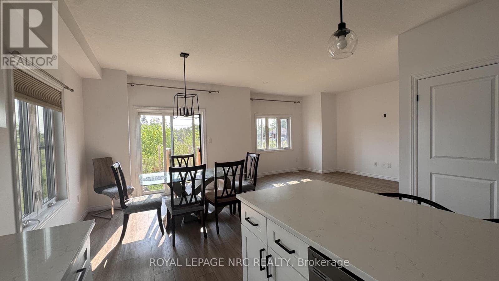 Single Family at 18 King Street, Fort Erie (Lakeshore), Ontario - Photo 9 - RE/MAX Garden City Realty