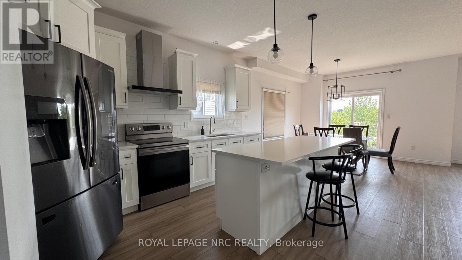 Single Family at 18 King Street, Fort Erie (Lakeshore), Ontario - Photo 6 - RE/MAX Garden City Realty