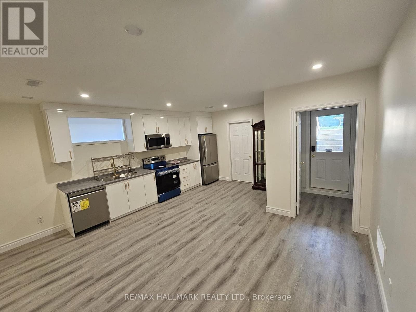 Single Family at 43 Oak Avenue, Richmond Hill (South Richvale), Ontario - Photo 6 - RE/MAX Garden City Realty