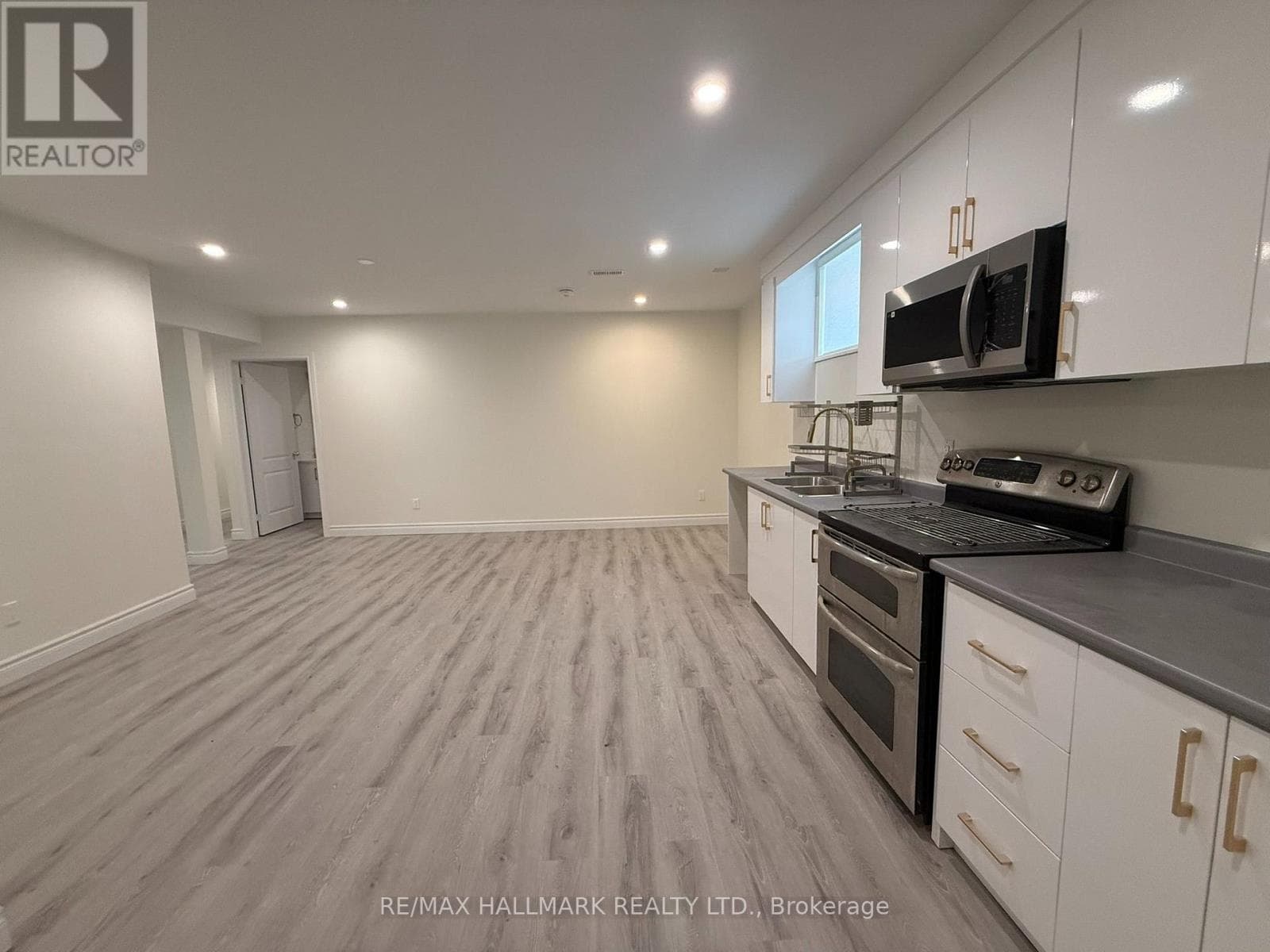Single Family at 43 Oak Avenue, Richmond Hill (South Richvale), Ontario - Photo 7 - RE/MAX Garden City Realty