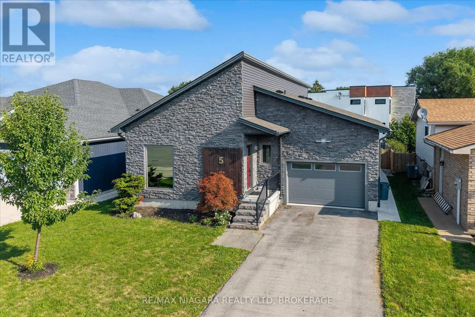 5 Heron Pointe Road