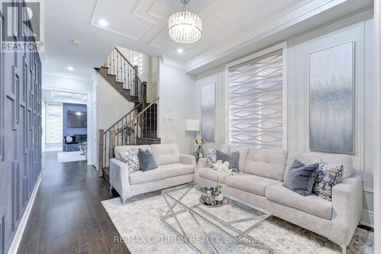 Single Family at 8 Lyle Way, Brampton (Credit Valley), Ontario - Photo 4 - RE/MAX Garden City Realty