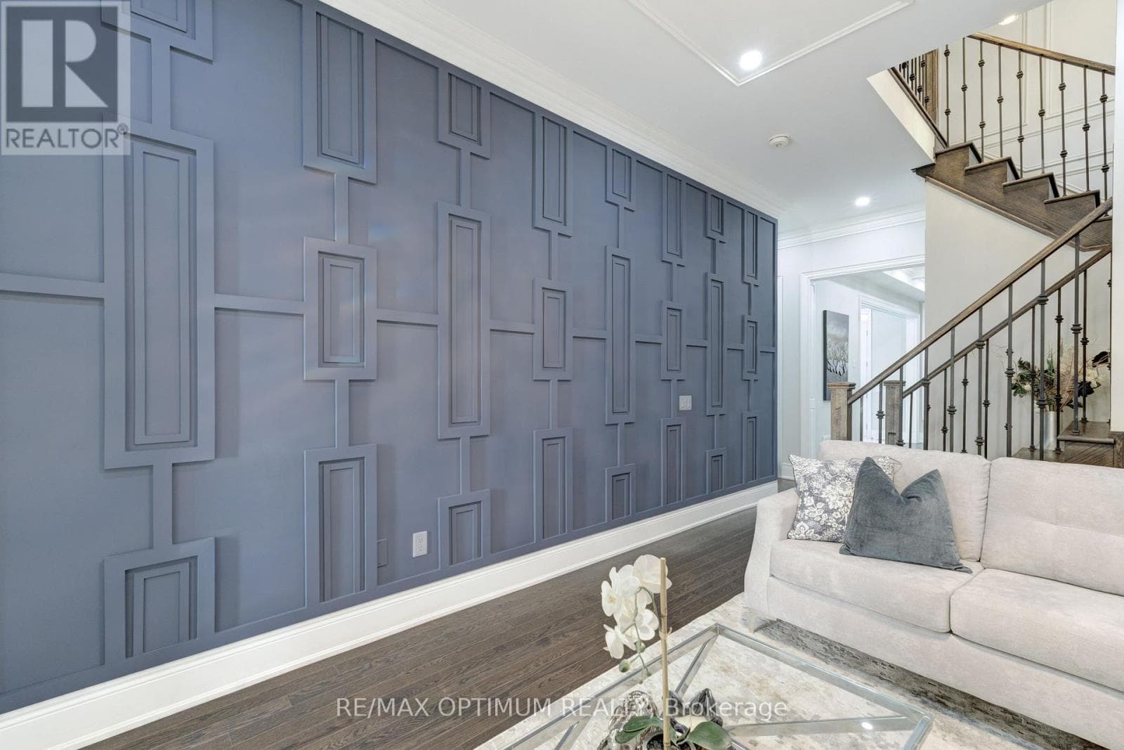 Single Family at 8 Lyle Way, Brampton (Credit Valley), Ontario - Photo 5 - RE/MAX Garden City Realty
