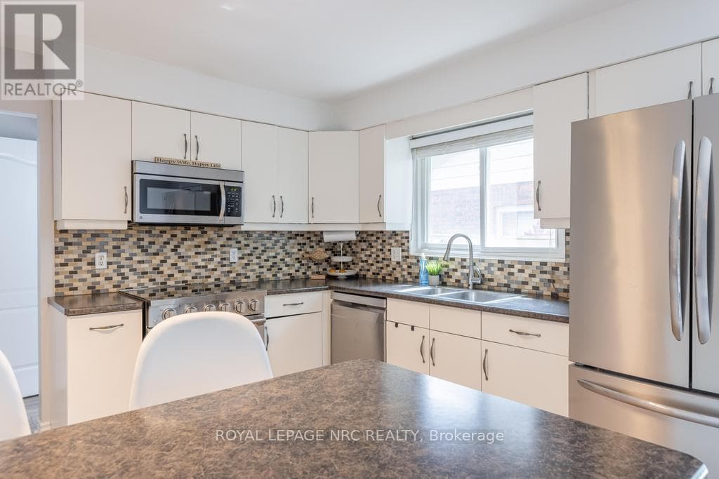 Single Family at 2 Kimberdale Court, St. Catharines (Lakeshore), Ontario - Photo 10 - RE/MAX Garden City Realty