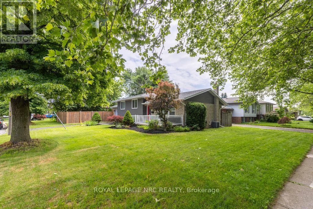 Single Family at 2 Kimberdale Court, St. Catharines (Lakeshore), Ontario - Photo 3 - RE/MAX Garden City Realty
