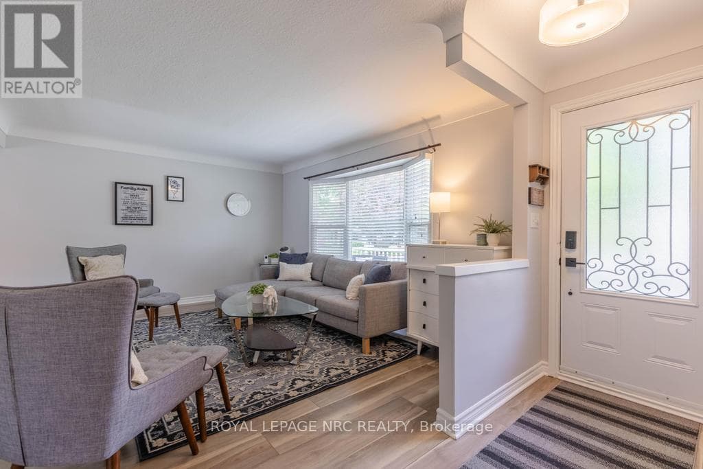 Single Family at 2 Kimberdale Court, St. Catharines (Lakeshore), Ontario - Photo 6 - RE/MAX Garden City Realty
