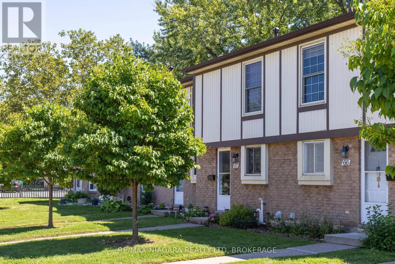 Single Family at 67- 25 Linfield Drive, St. Catharines (Lakeport), Ontario - Photo 2 - RE/MAX Garden City Realty