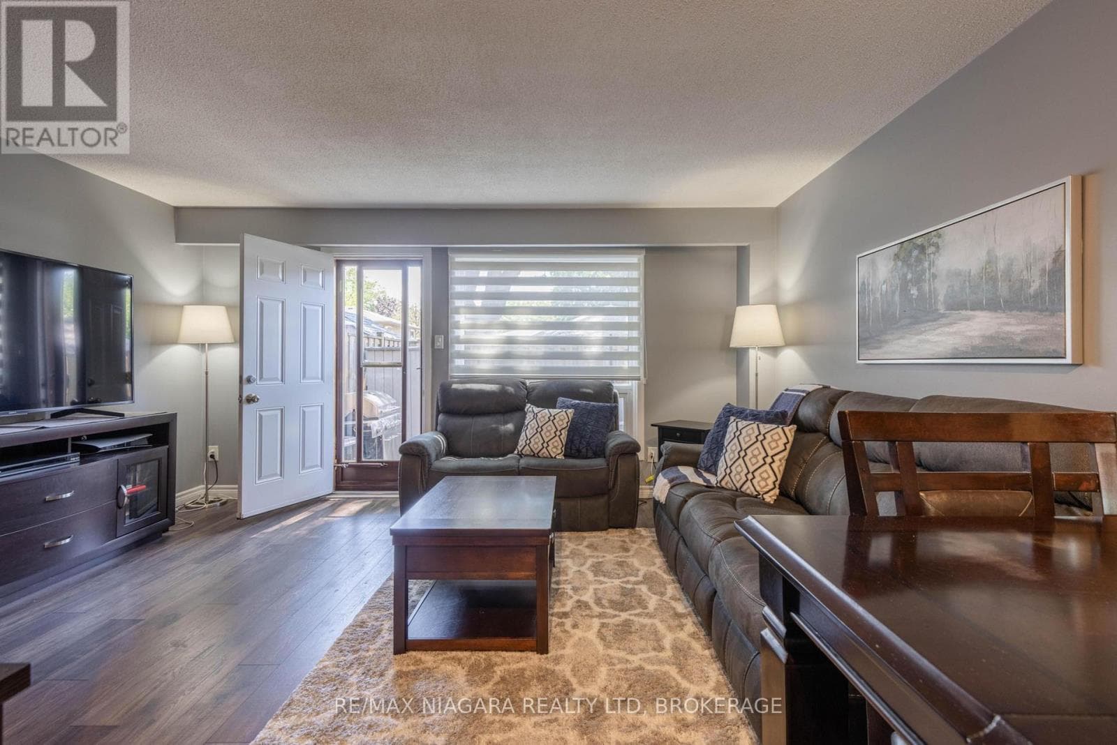 Single Family at 67- 25 Linfield Drive, St. Catharines (Lakeport), Ontario - Photo 8 - RE/MAX Garden City Realty
