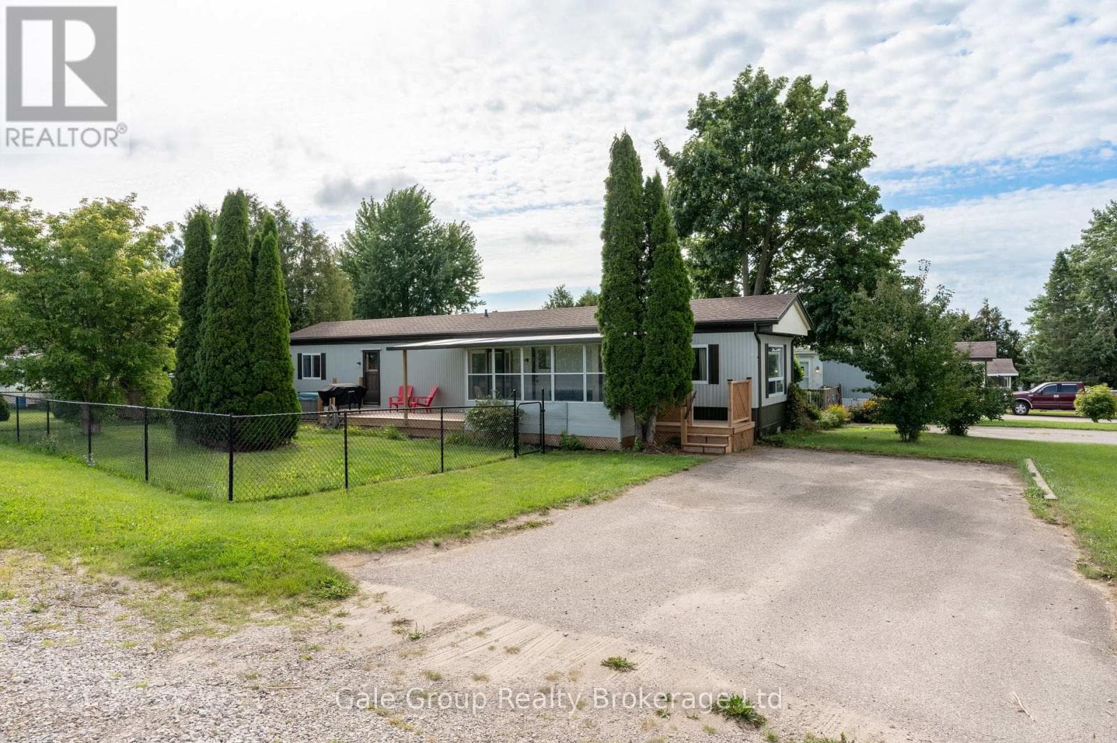 32 Pineview Ave Avenue