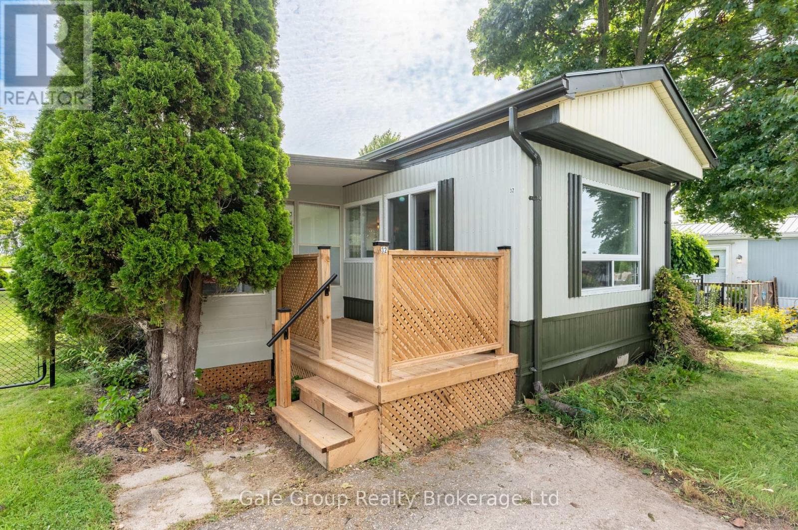 Single Family at 32 Pineview Ave Avenue, Malahide (Lyons), Ontario - Photo 2 - RE/MAX Garden City Realty