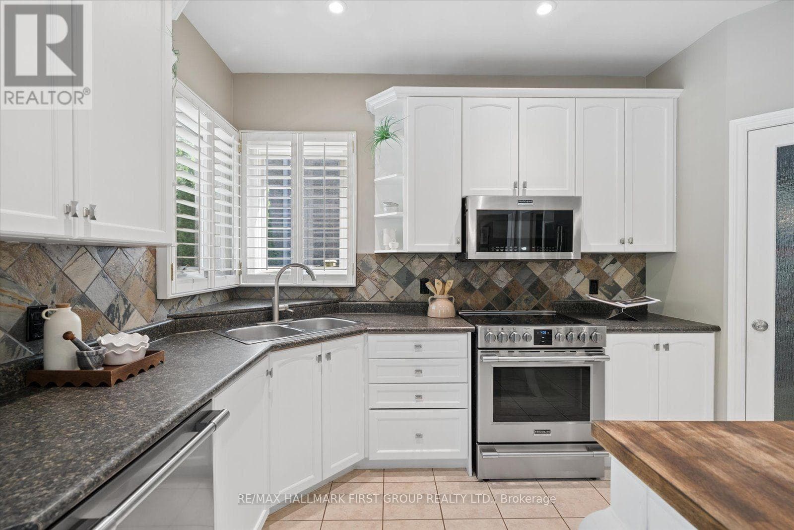 Single Family at 9 Pebblebrook Crescent, Whitby (Taunton North), Ontario - Photo 8 - RE/MAX Garden City Realty