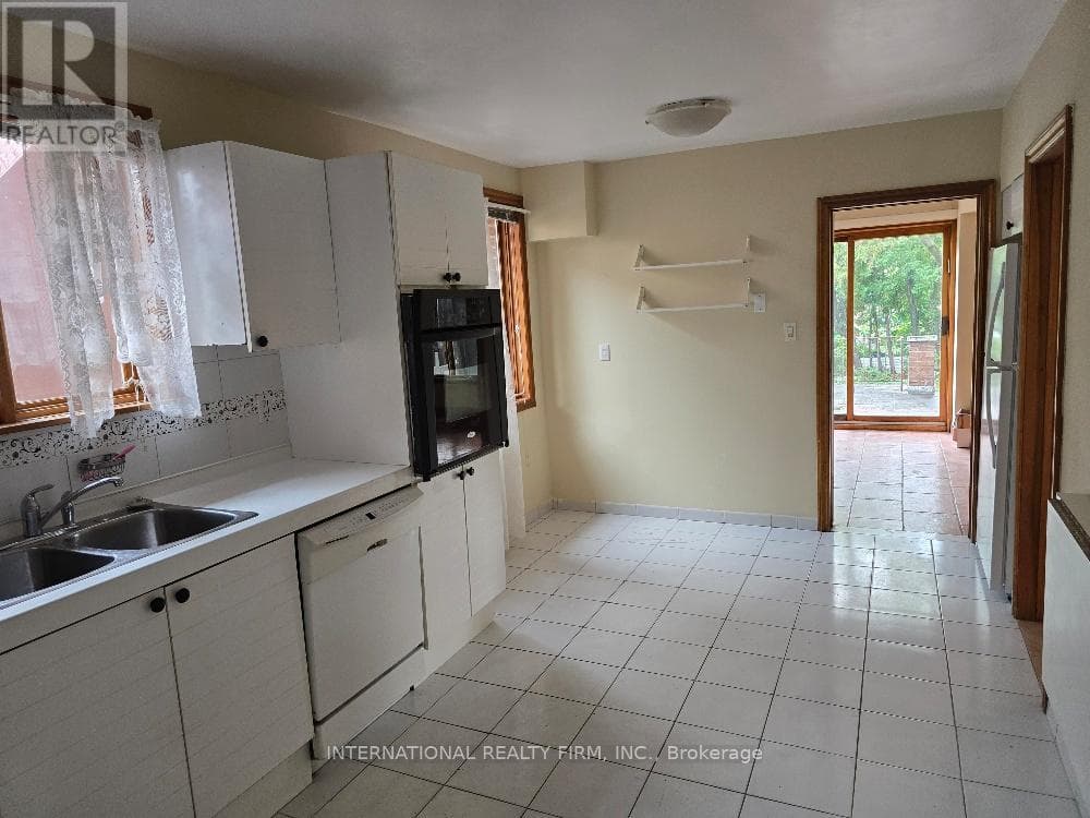 Single Family at 607 Coldstream Avenue, Toronto (Englemount-Lawrence), Ontario - Photo 10 - RE/MAX Garden City Realty