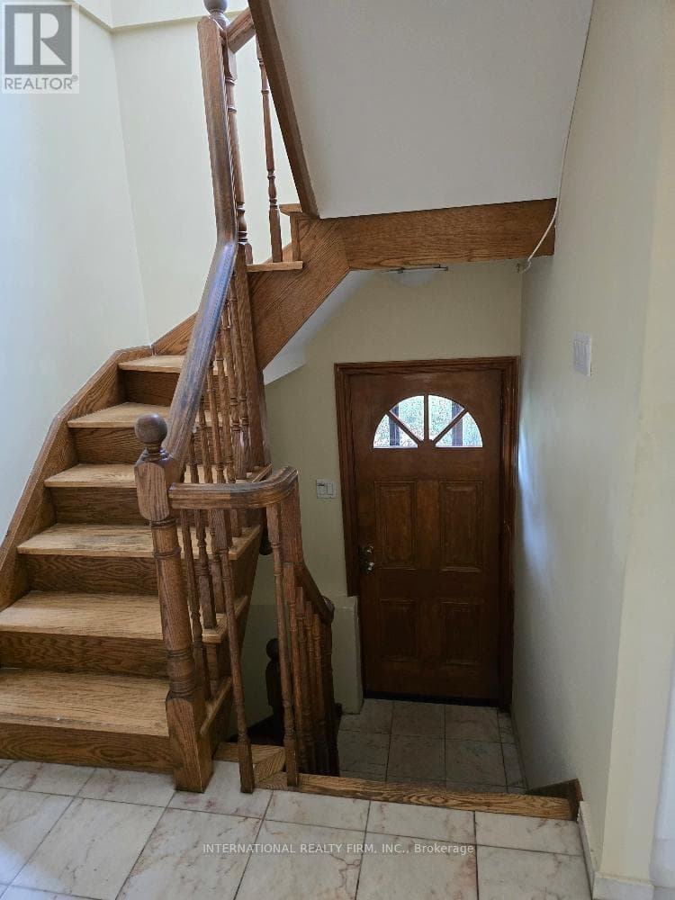 Single Family at 607 Coldstream Avenue, Toronto (Englemount-Lawrence), Ontario - Photo 4 - RE/MAX Garden City Realty