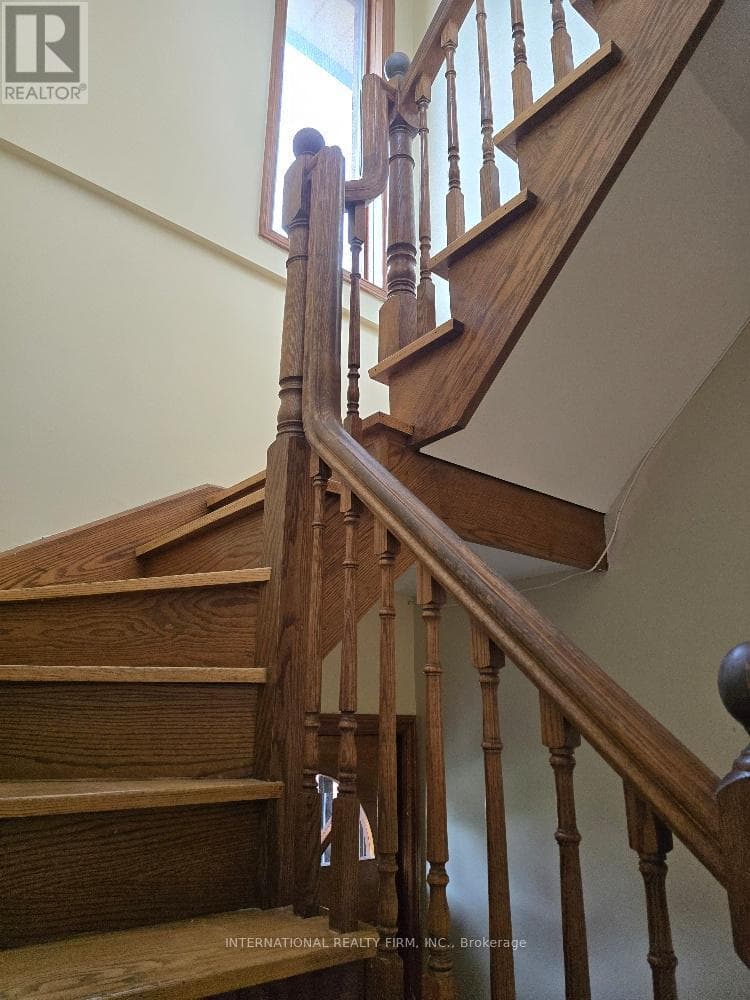 Single Family at 607 Coldstream Avenue, Toronto (Englemount-Lawrence), Ontario - Photo 5 - RE/MAX Garden City Realty