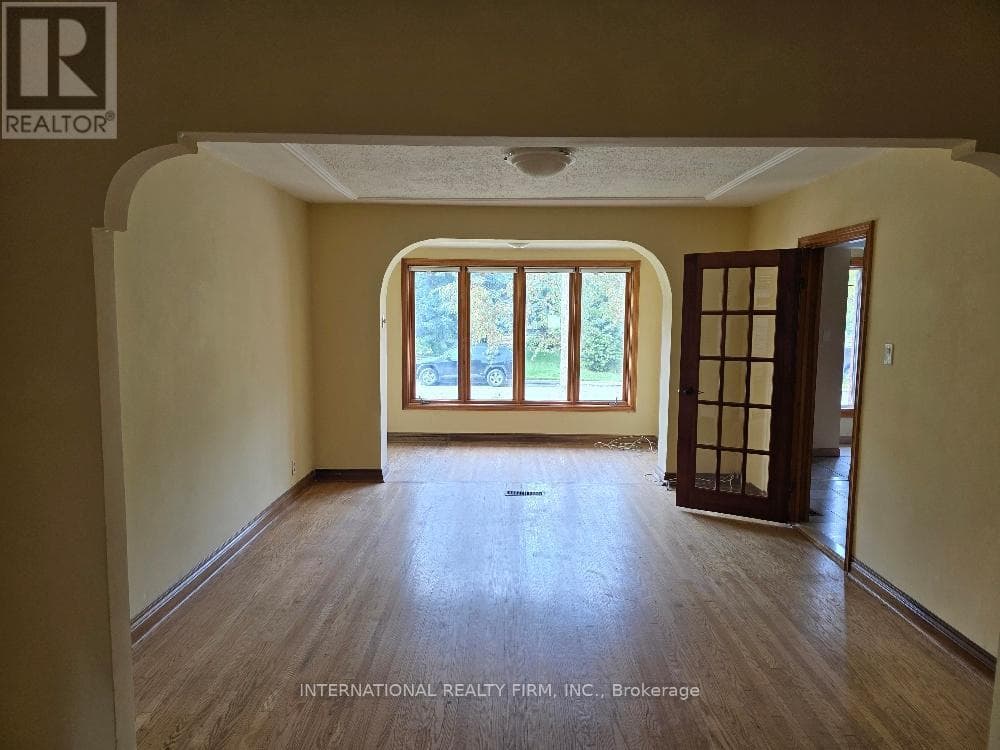 Single Family at 607 Coldstream Avenue, Toronto (Englemount-Lawrence), Ontario - Photo 7 - RE/MAX Garden City Realty