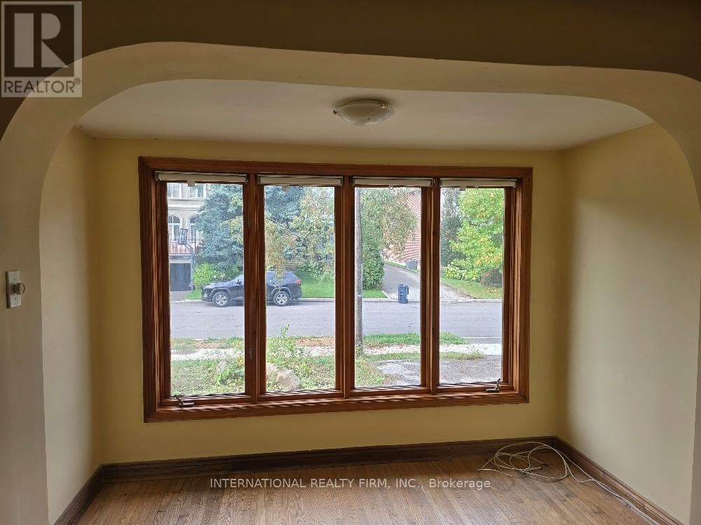 Single Family at 607 Coldstream Avenue, Toronto (Englemount-Lawrence), Ontario - Photo 8 - RE/MAX Garden City Realty