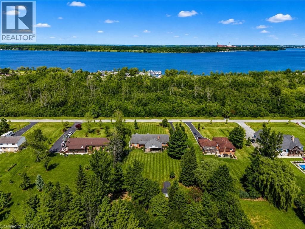 Single Family at 233 CAIRNS Crescent, Fort Erie, Ontario - Photo 3 - RE/MAX Garden City Realty
