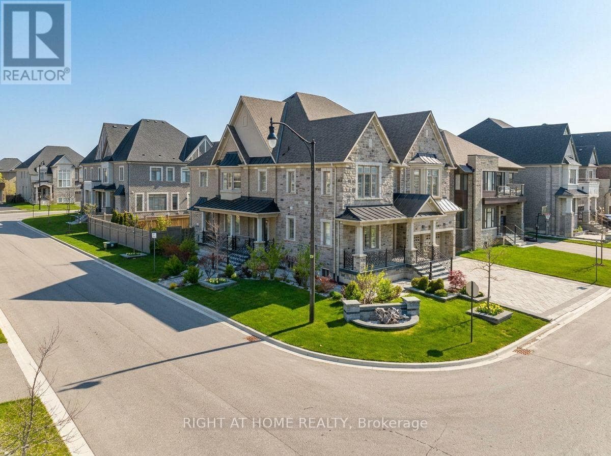 Single Family at 12 Hackwood Heights, Brampton (Northwest Brampton), Ontario - Photo 2 - RE/MAX Garden City Realty