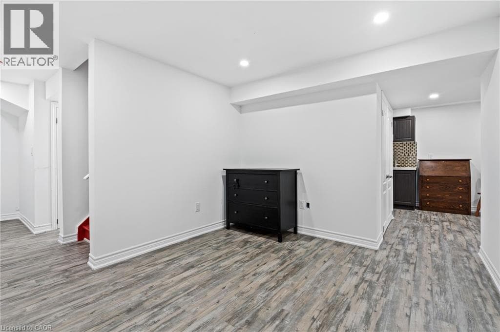 Single Family at Lower- 6087 EAGLEWOOD Drive, Niagara Falls, Ontario - Photo 4 - RE/MAX Garden City Realty