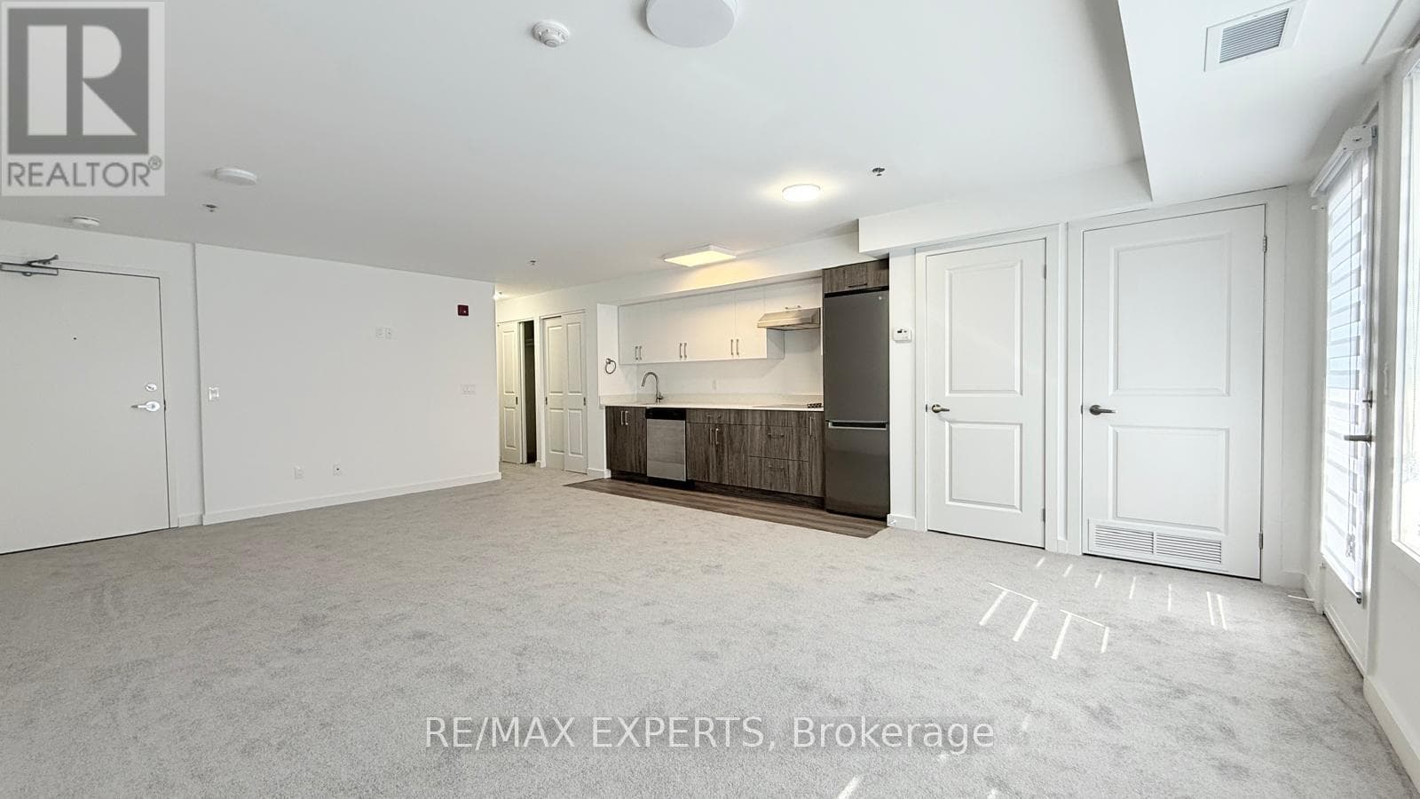 404- 45 Connaught Avenue