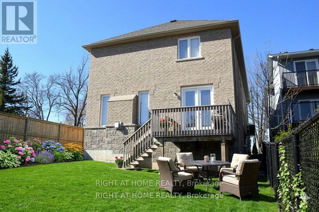 Single Family at 17 Bond Crescent, Richmond Hill (Oak Ridges), Ontario - Photo 6 - RE/MAX Garden City Realty