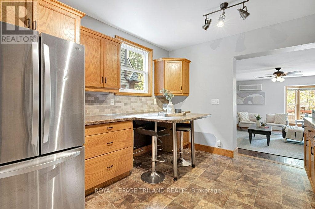 Single Family at 46 Rosebery Place, St. Thomas, Ontario - Photo 10 - RE/MAX Garden City Realty