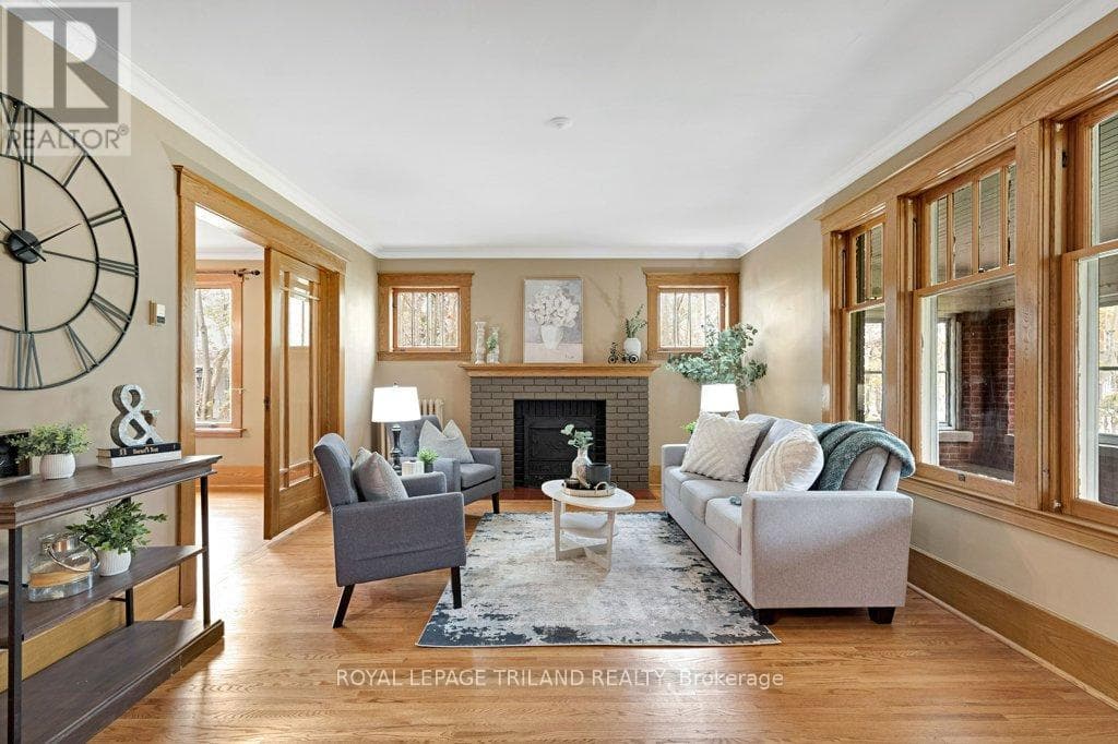 Single Family at 46 Rosebery Place, St. Thomas, Ontario - Photo 4 - RE/MAX Garden City Realty