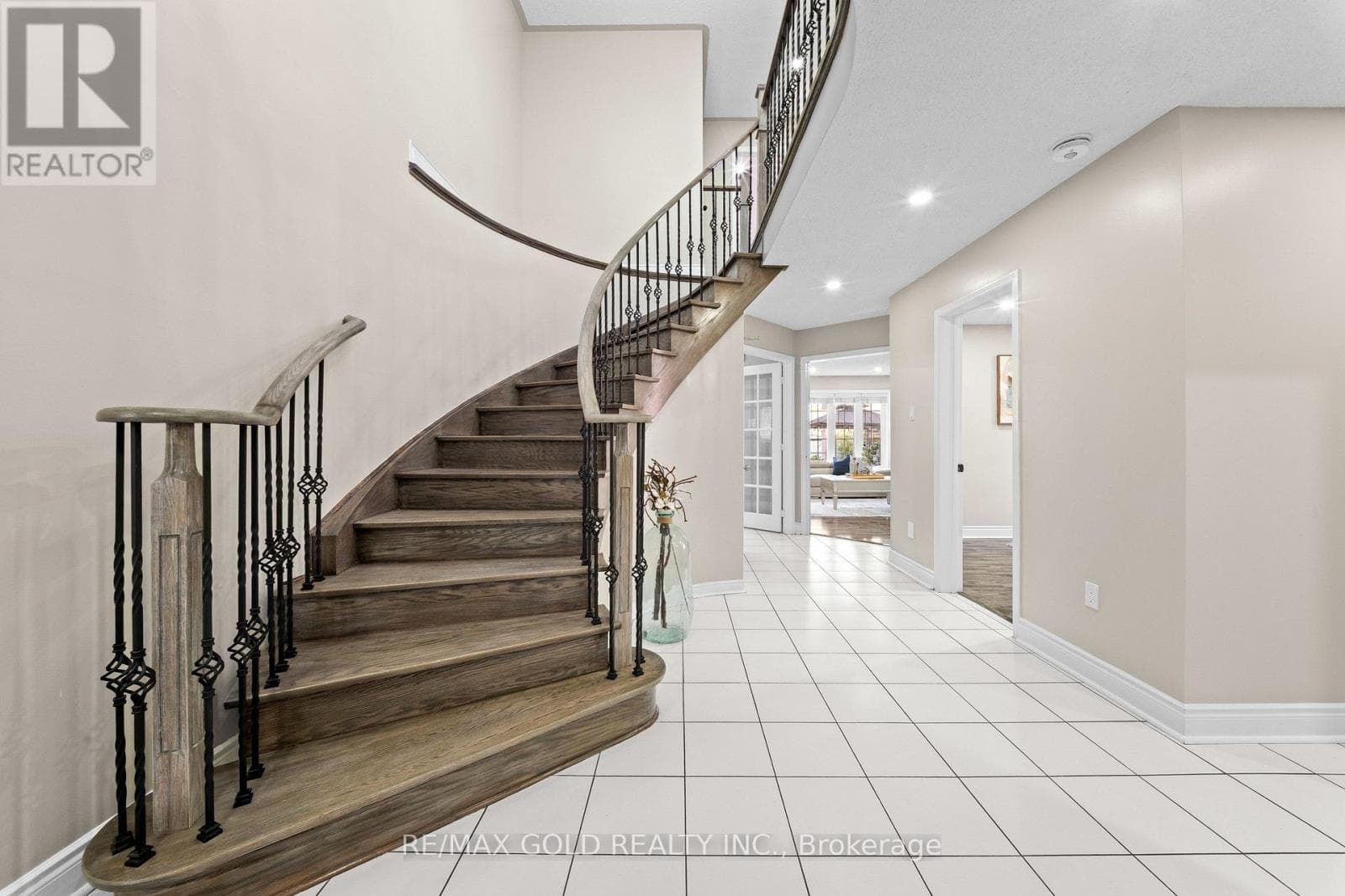 Single Family at 119 Mountainash Road, Brampton (Sandringham-Wellington), Ontario - Photo 4 - RE/MAX Garden City Realty