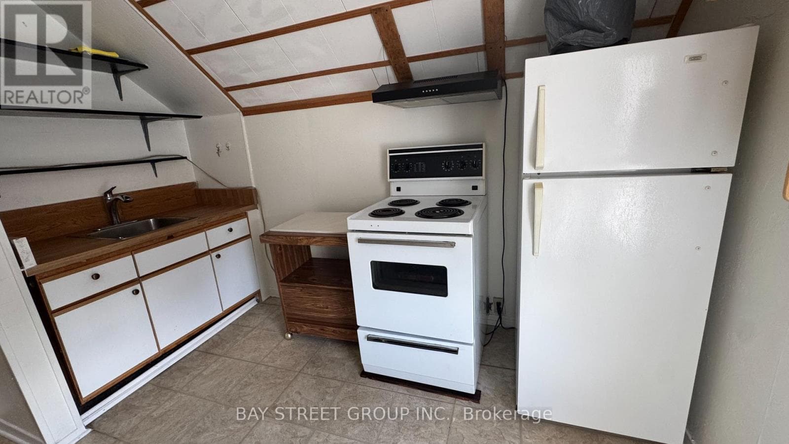 Upper- 4138 Drummond Road