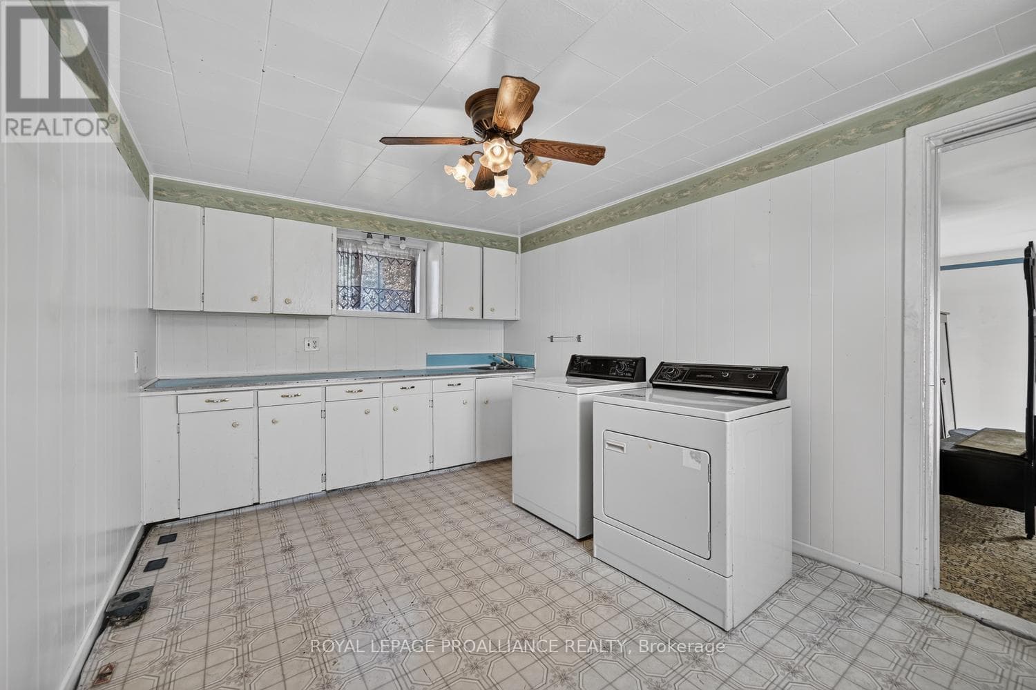 Single Family at 300 Park Street, Prescott, Ontario - Photo 6 - RE/MAX Garden City Realty