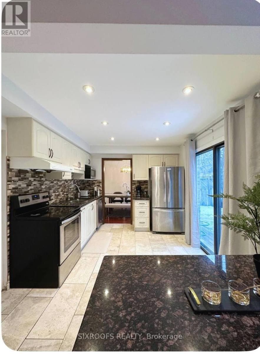 Single Family at Main- 43 Eleanor Circle, Richmond Hill (South Richvale), Ontario - Photo 7 - RE/MAX Garden City Realty