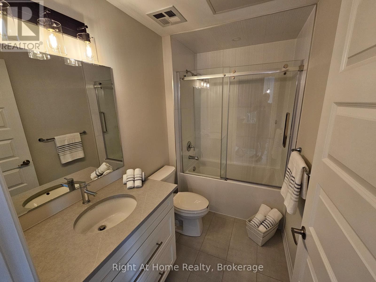 Single Family at 527- 102 GROVEWOOD Common, Oakville (GO Glenorchy), Ontario - Photo 10 - RE/MAX Garden City Realty