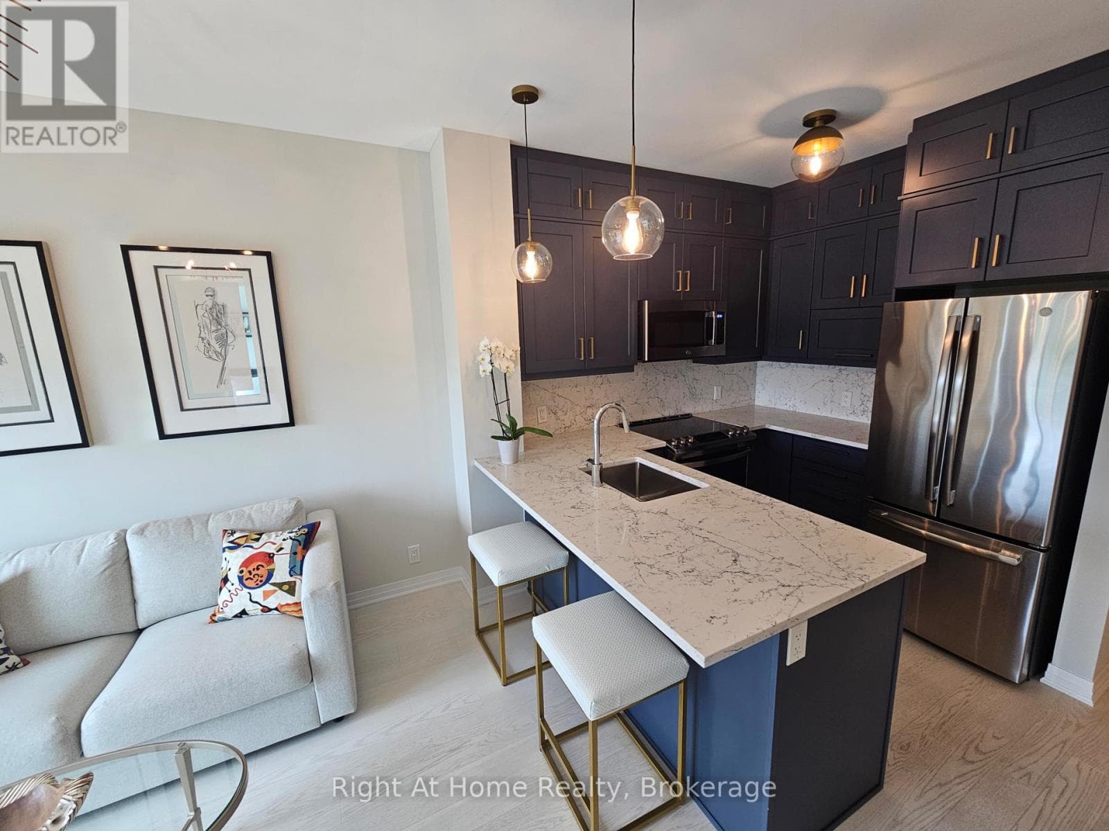 Single Family at 527- 102 GROVEWOOD Common, Oakville (GO Glenorchy), Ontario - Photo 4 - RE/MAX Garden City Realty