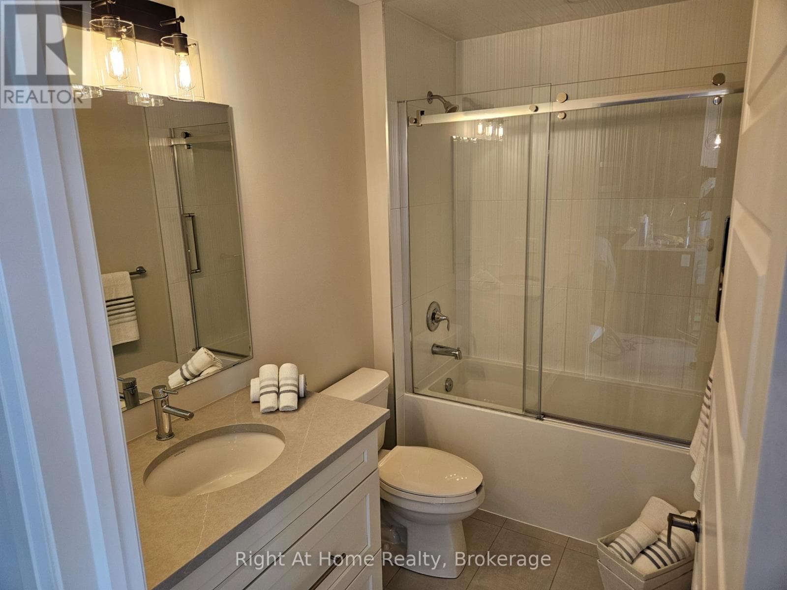 Single Family at 527- 102 GROVEWOOD Common, Oakville (GO Glenorchy), Ontario - Photo 9 - RE/MAX Garden City Realty