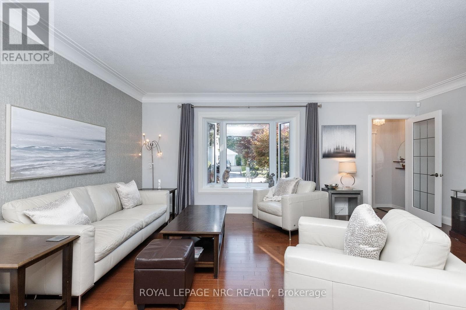 Single Family at 7 Philpark Road, St. Catharines (Port Dalhousie), Ontario - Photo 4 - RE/MAX Garden City Realty