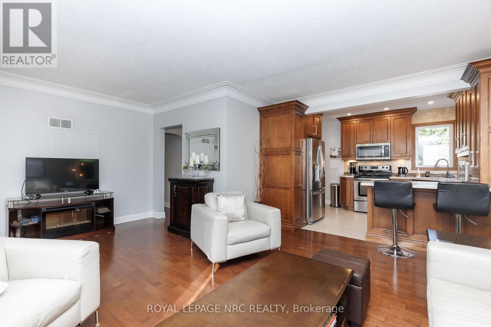 Single Family at 7 Philpark Road, St. Catharines (Port Dalhousie), Ontario - Photo 6 - RE/MAX Garden City Realty