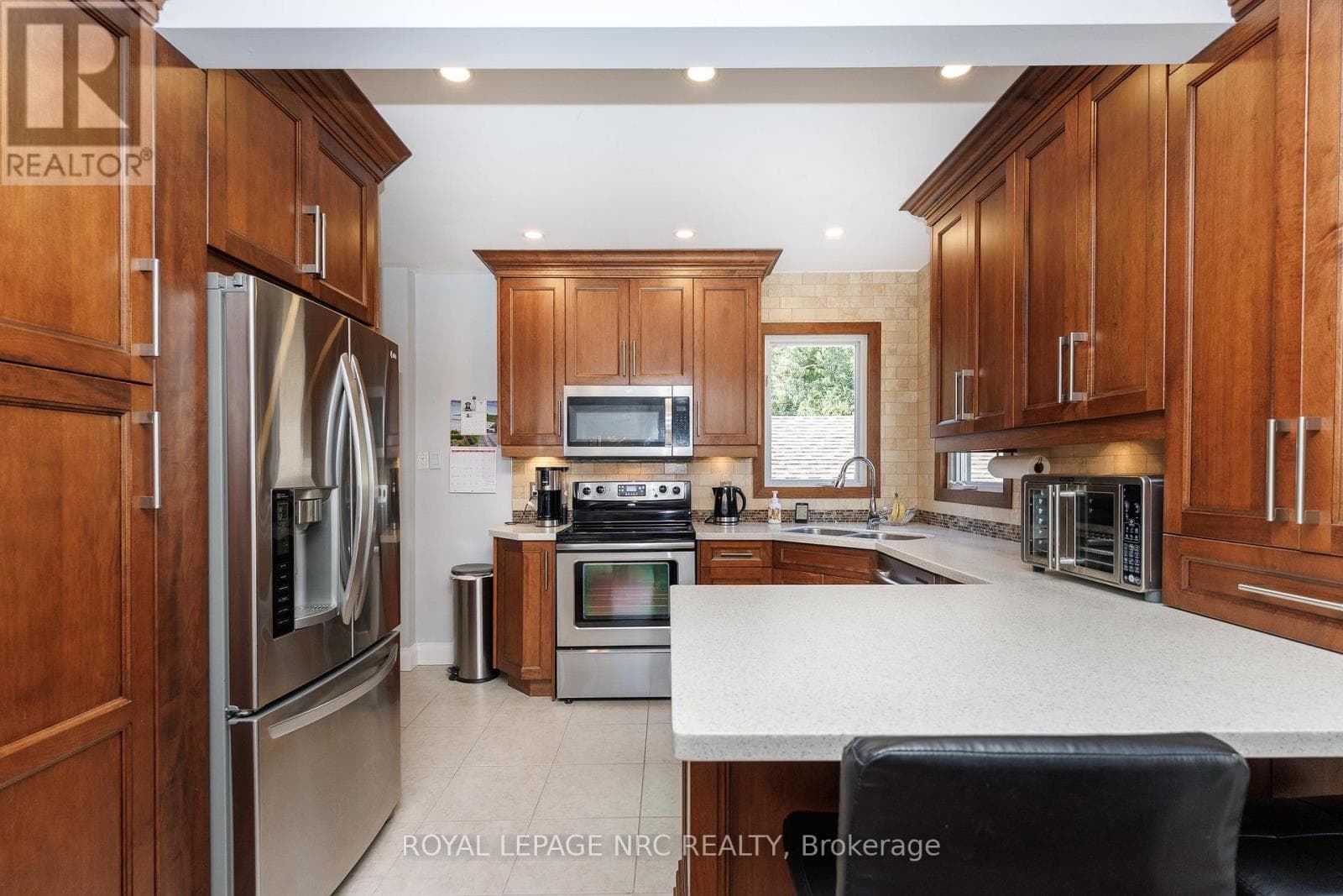 Single Family at 7 Philpark Road, St. Catharines (Port Dalhousie), Ontario - Photo 7 - RE/MAX Garden City Realty