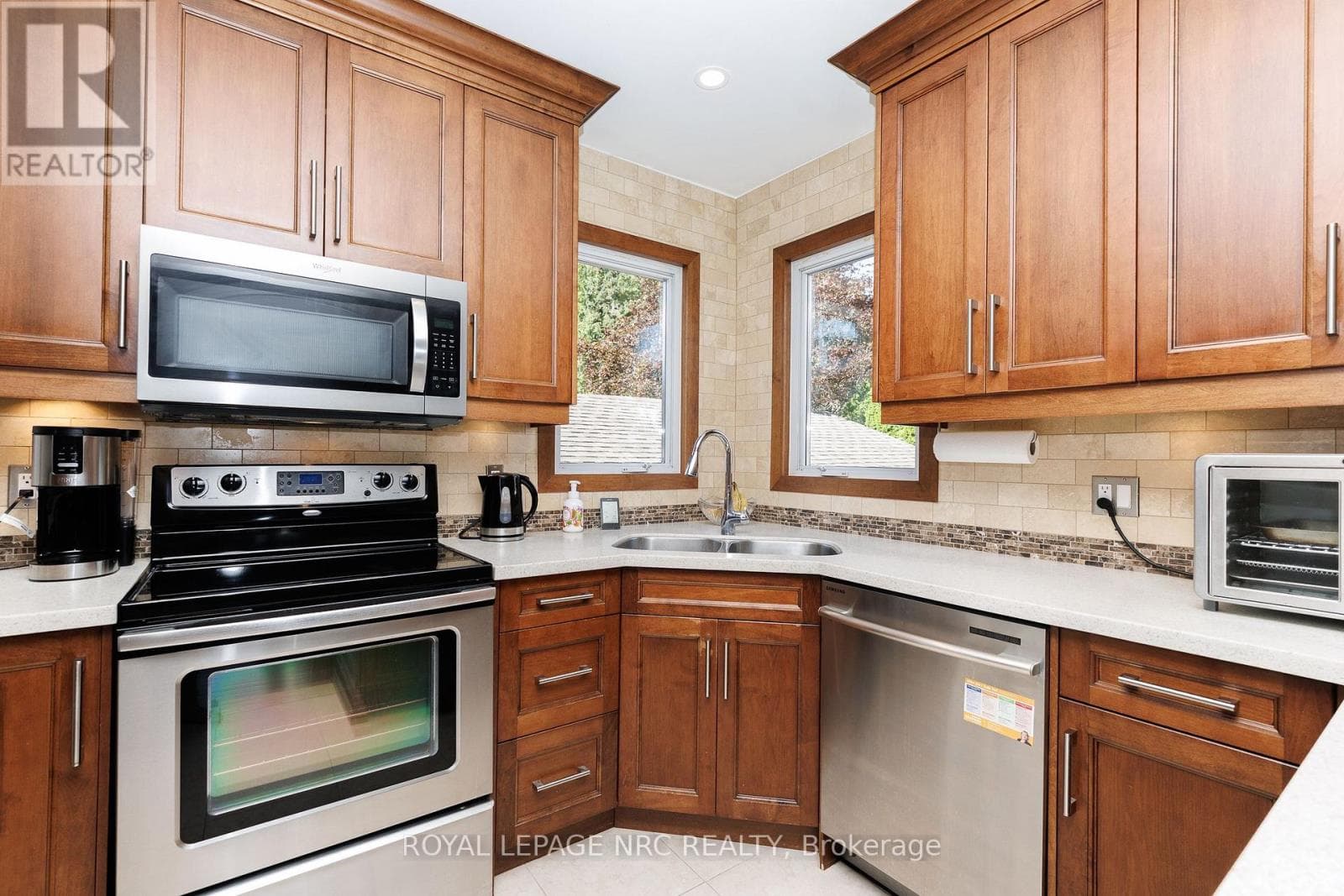 Single Family at 7 Philpark Road, St. Catharines (Port Dalhousie), Ontario - Photo 8 - RE/MAX Garden City Realty